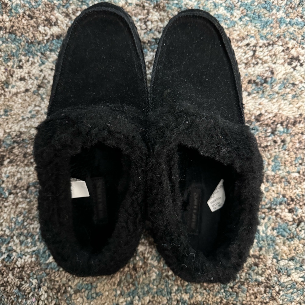 MUK LUX Black fur lined shoe/slipper, New